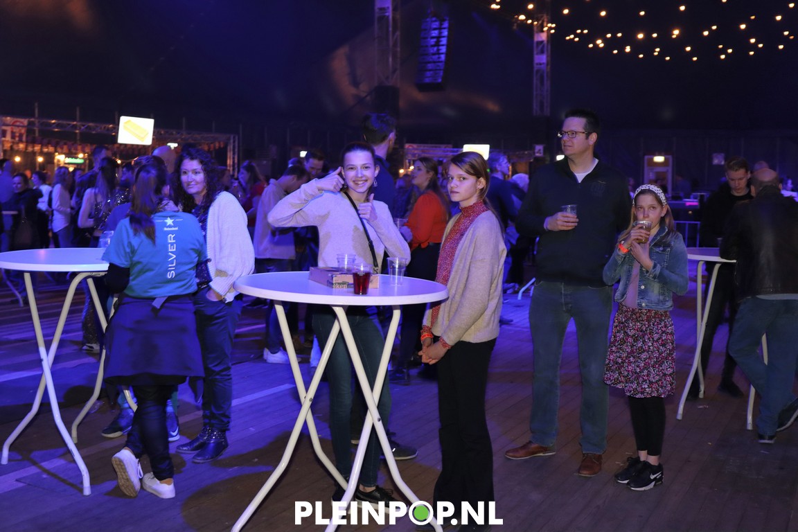 V R I J D A G     (28)